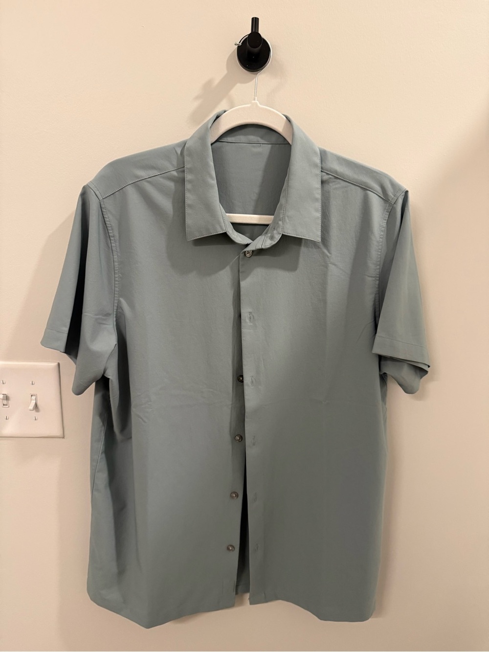 Vuori Men's Short Sleeve Button-Up Shirt - Sage Green - Large